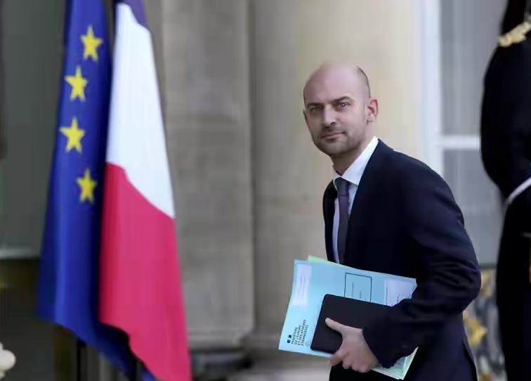 乌克兰的西方盟友宣布要直接找俄罗斯聊。而且法国已经发出信号，声称欧洲考虑自身利益