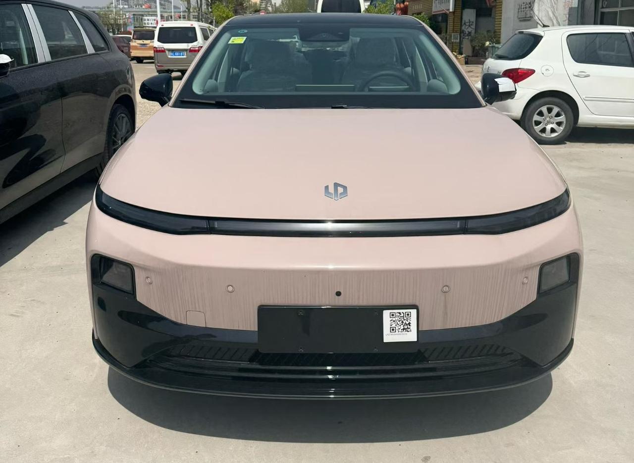 零跑b01（605悦享版）
指导价109800
现金优惠26000（包修复）
裸