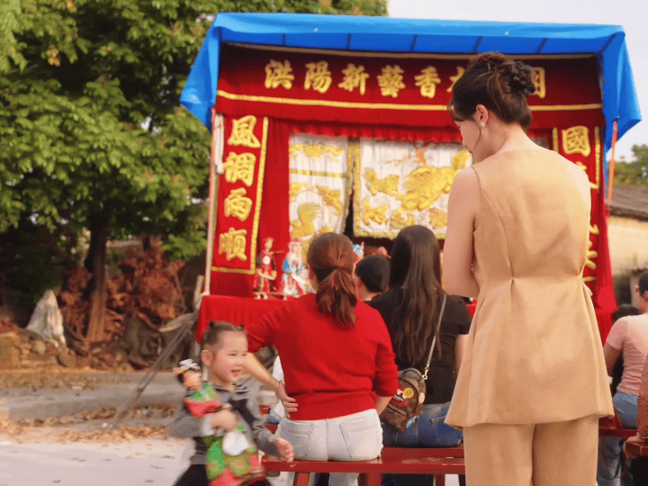 蓝盈莹学习潮汕木偶戏 蓝盈莹从看木偶戏到学木偶戏，再到自己舞英歌，这条线走得很顺