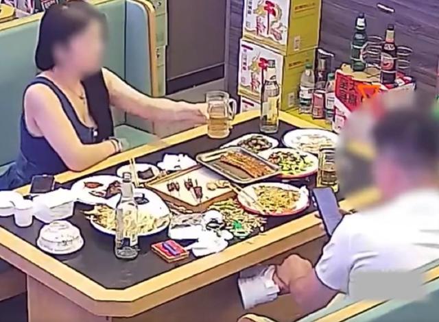 浙江温州，男子王某和女网友奔现，两人吃饭时喝了酒，后来王某驾车带女网友去散心，结