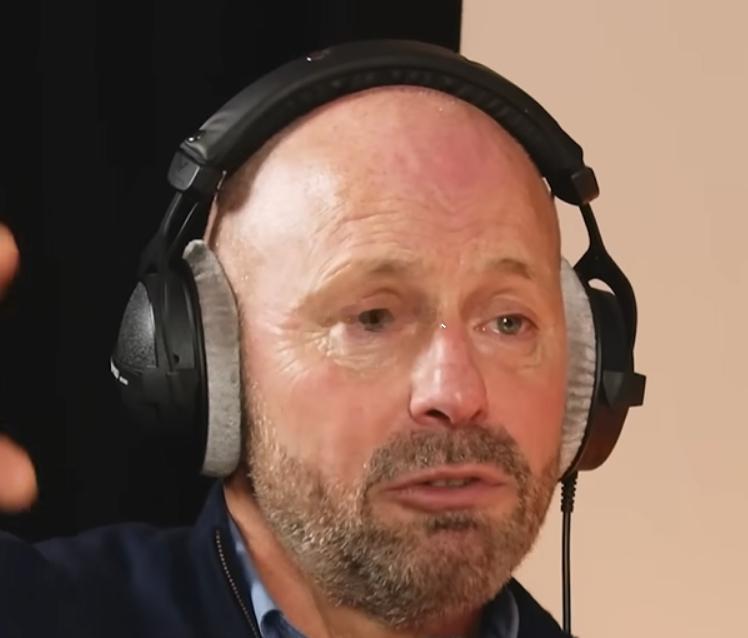 前曼城助教马克·鲍文最近作客体育商业播客电台，透露曼城曾在2008年以3500万