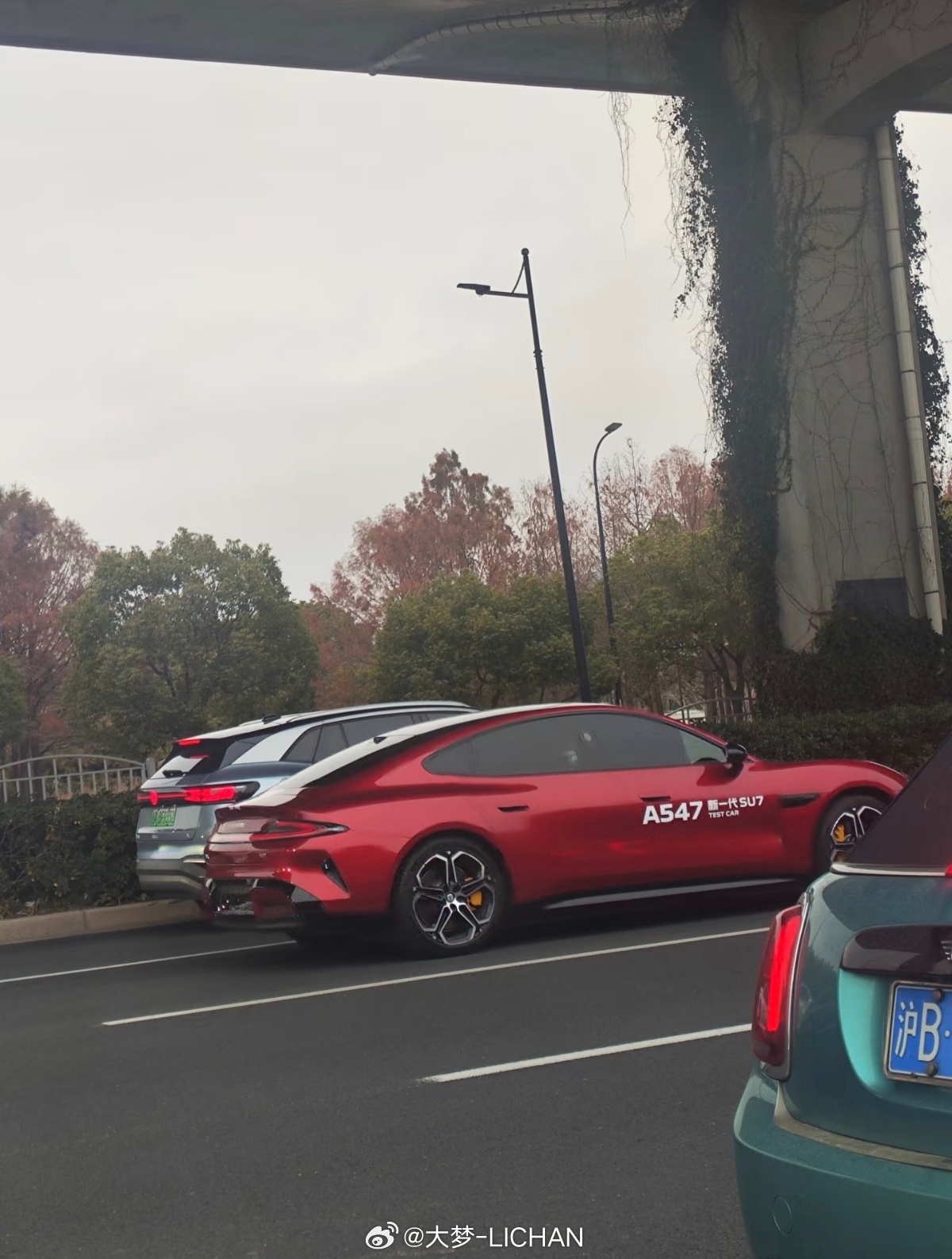 新一代SU7的路测车！还是开门红新颜色果然，SU7老了还是SU7