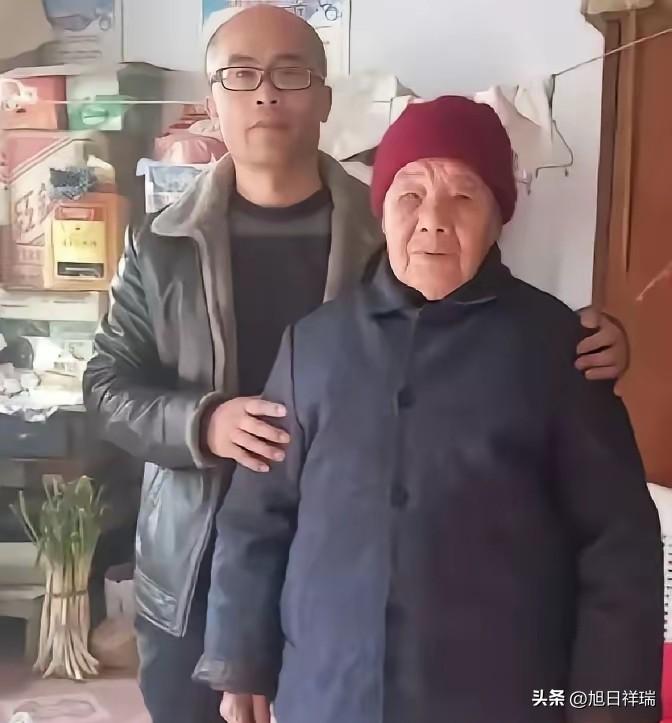 破防了！山东高三男孩每天徒步30公里上学，被67岁大娘免费收留1年，后来考成全县