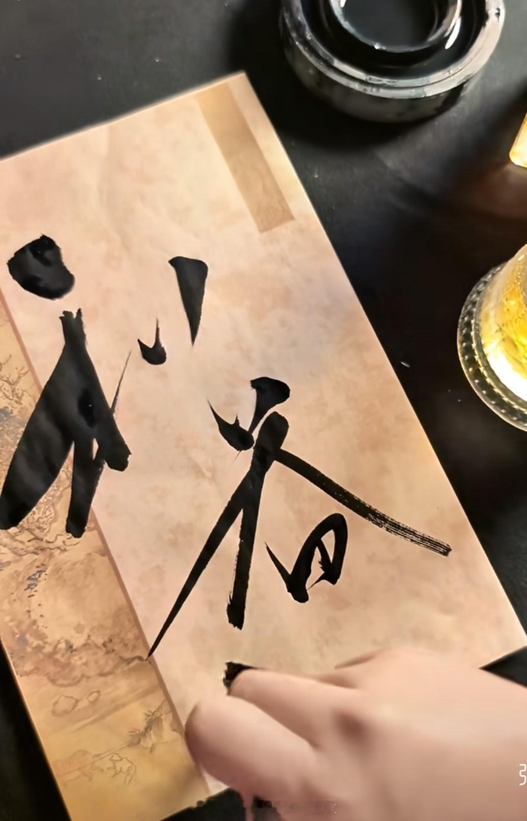 在金钱和利益面前不管是亲情，爱情，友情都将一文不值，不要高估你和任何人的关系！ 
