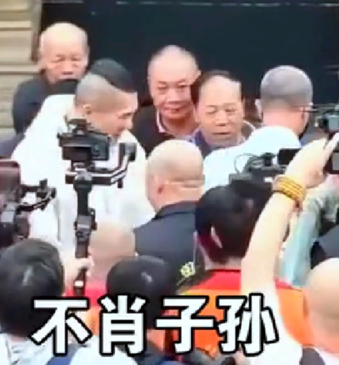 今天，赖清德看了这一幕，估计肺能气炸!

谁也没想到，馆长这步棋下得如此精妙，直