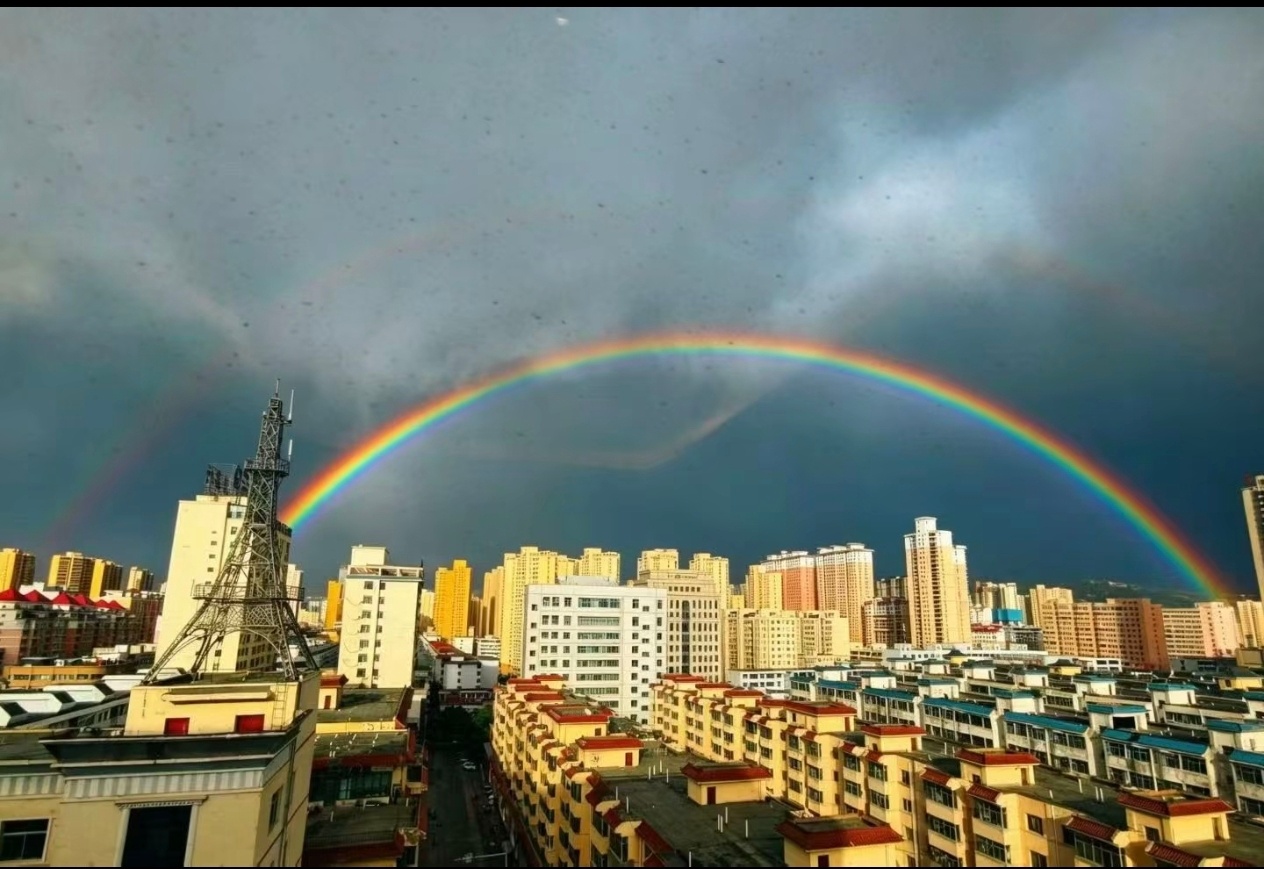 今年第一次看见彩虹🌈，希望阴霾落幕、万物明朗，象征新的开端，迷茫过后找到方向。
