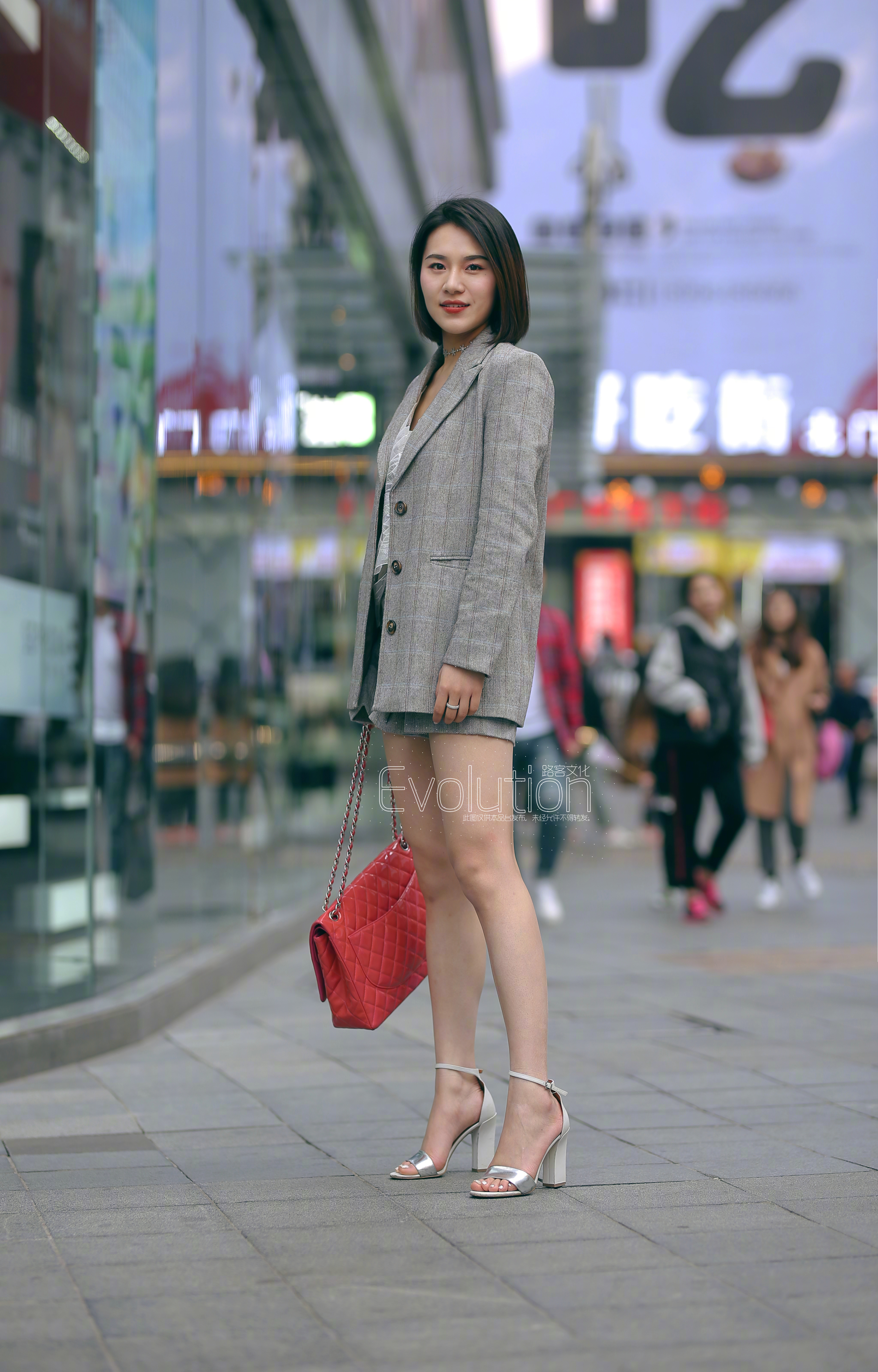 这个小姐姐有点面熟好像这两年在短视频平台能看到 ​​​
