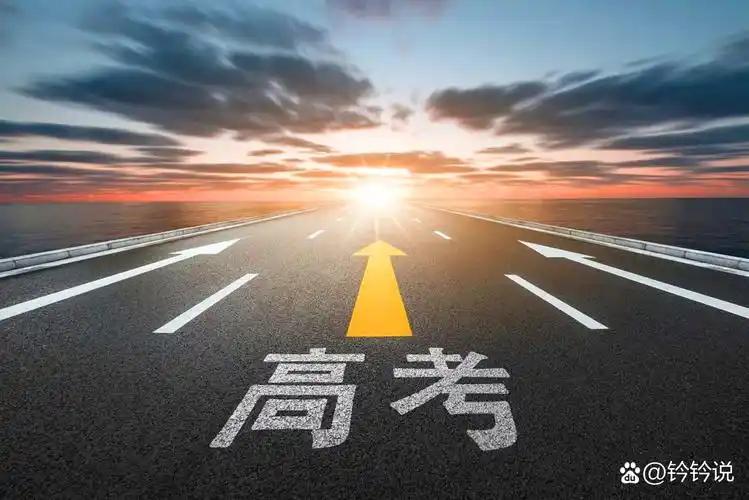 2024年全国高考报名人数是1342万，2025年是1335万，今年降到1290