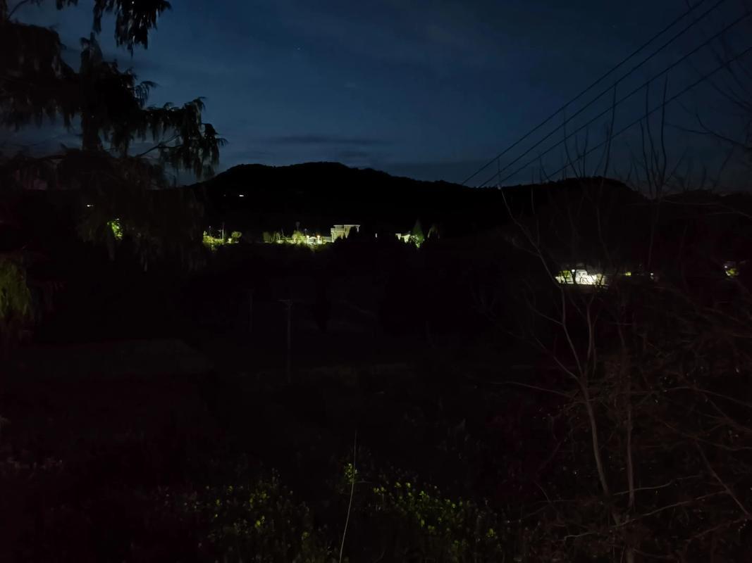 夜闯乱坟岗子，你们有过这样的经历吗？我年轻时就干过，现在回想起来仍心有余悸！
