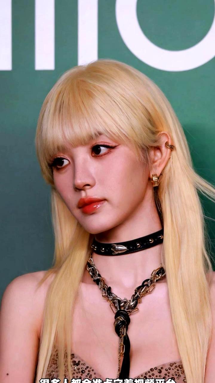 内娱真找不出第二个田曦薇了。
 

身高168.5cm，体重常年46公斤，体脂率