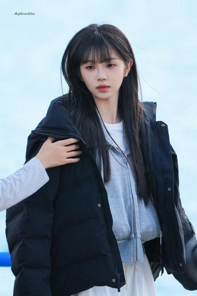 田曦薇怎么一会灵珠一会魔丸的 课堂上安静解题的时候是妥妥清冷学姐，片场里蹦蹦跳跳