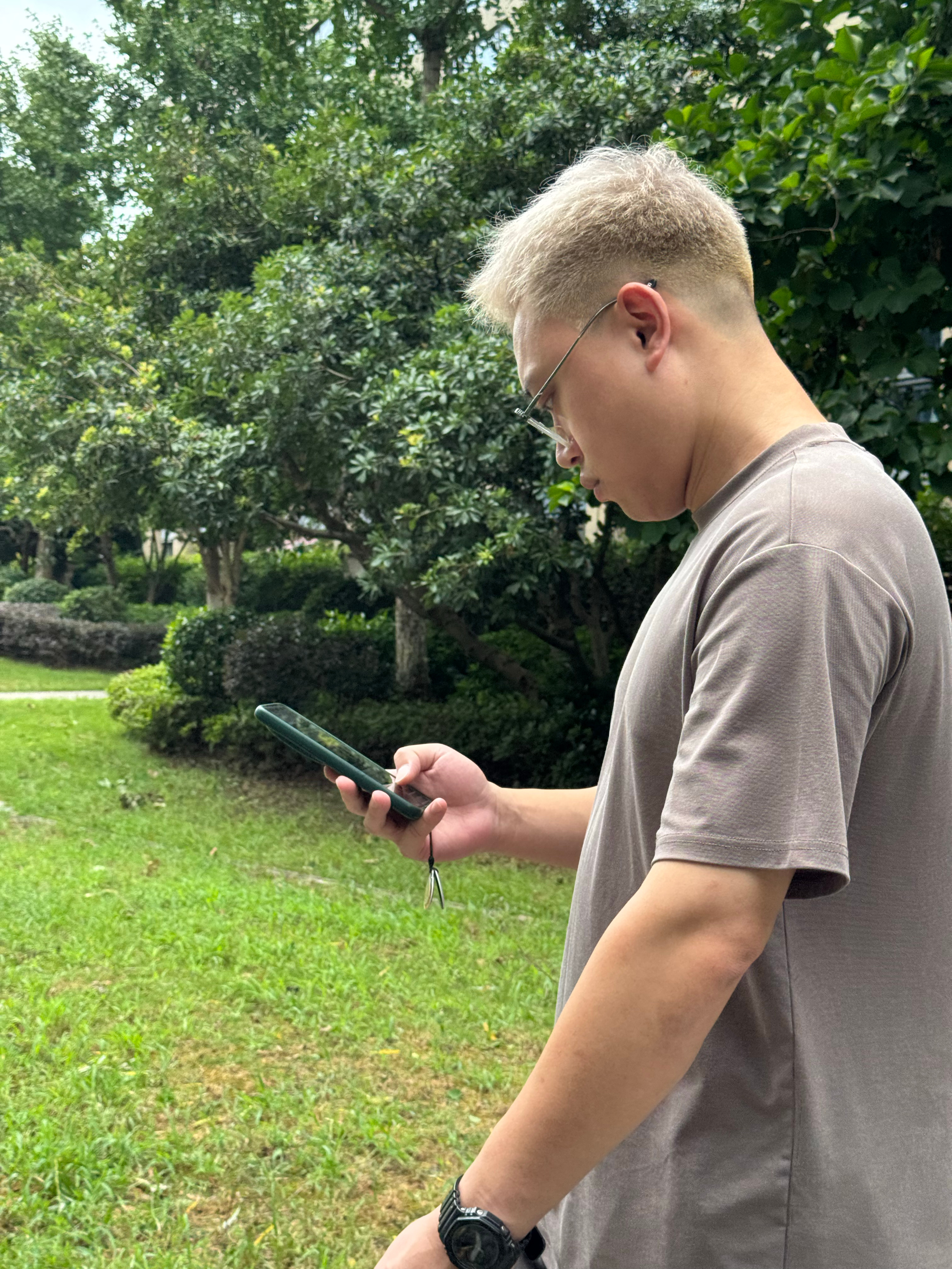 台风走了在家关了一天一夜出来放放风屋里没感觉到强度早上慰问了玉环的朋友灾情有点严