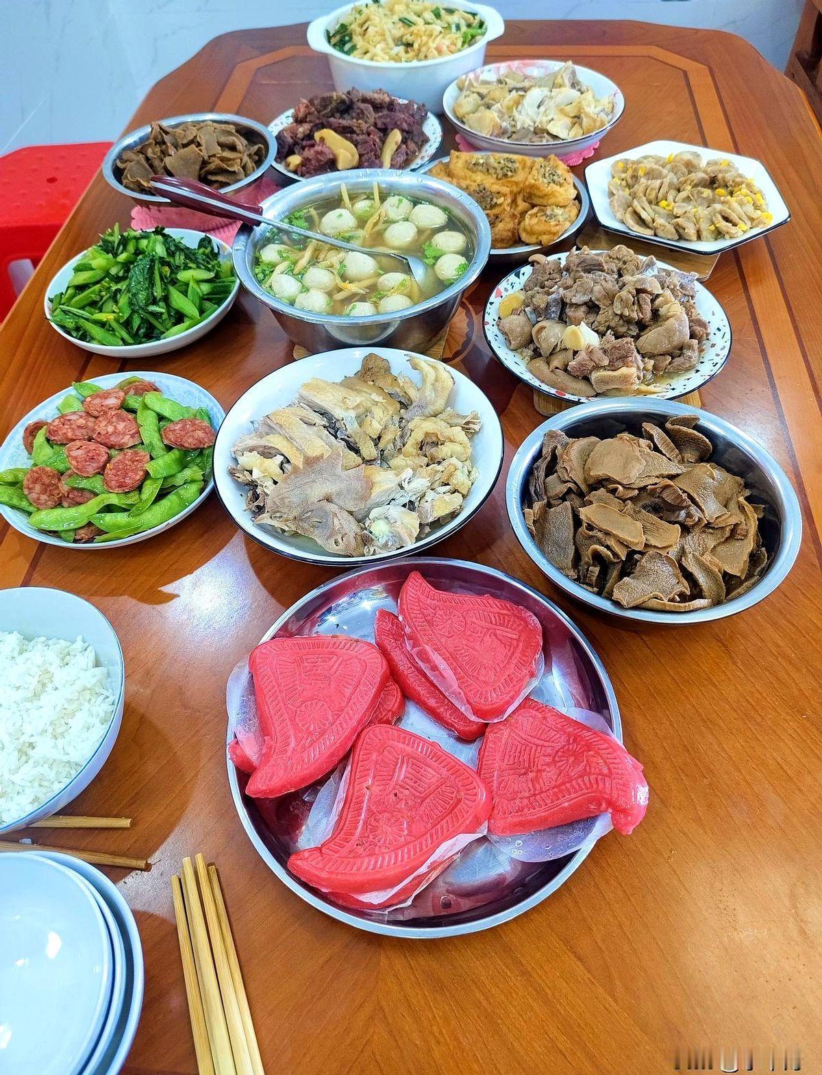 凌晨五点从深圳出发两百多里高速一脚油门带过九点前就踏进潮汕老宅门槛锅里河粉咕噜翻