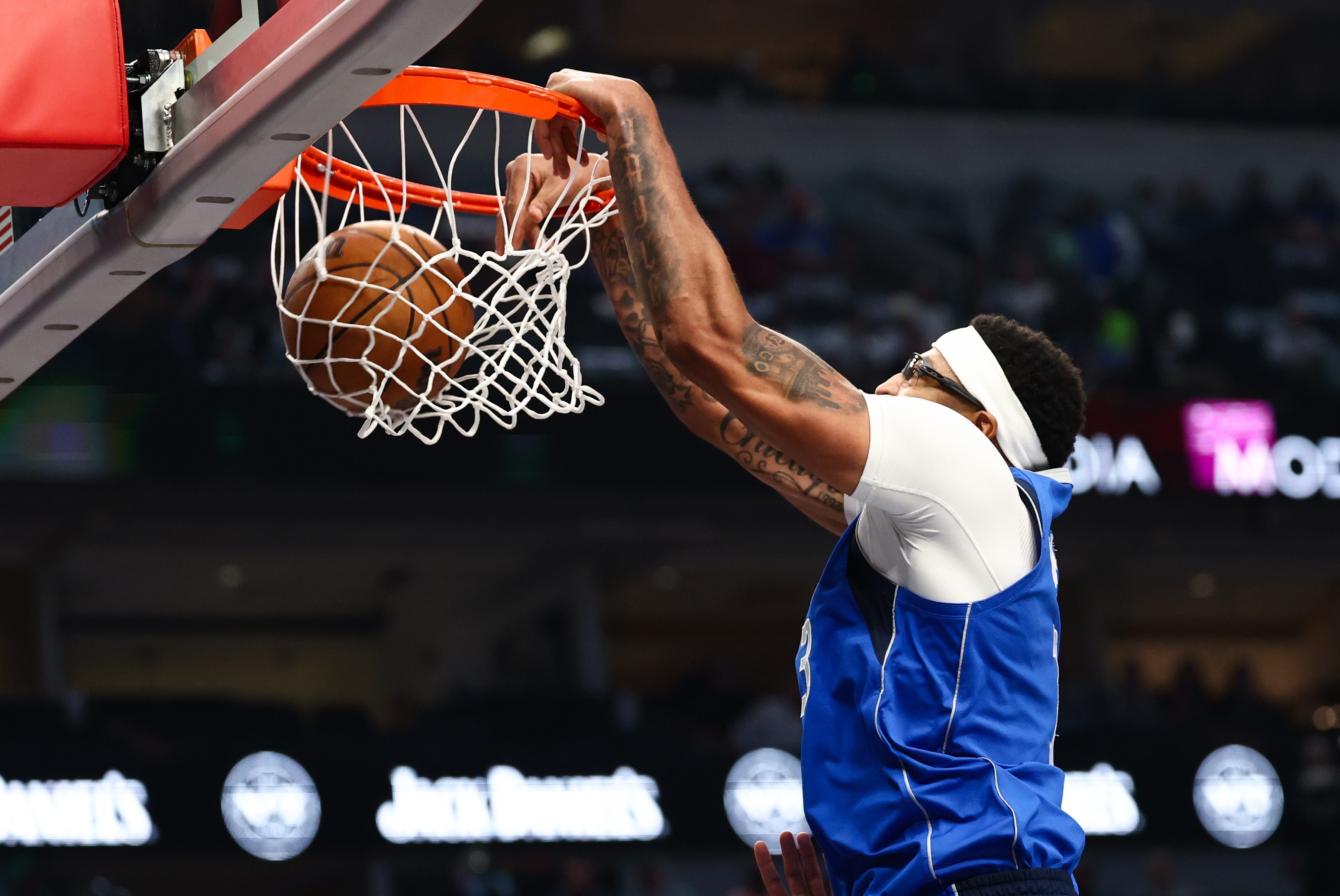 接近复出！名记Marc Stein报道，浓眉计划周四参加训练，争取下场比赛复出。