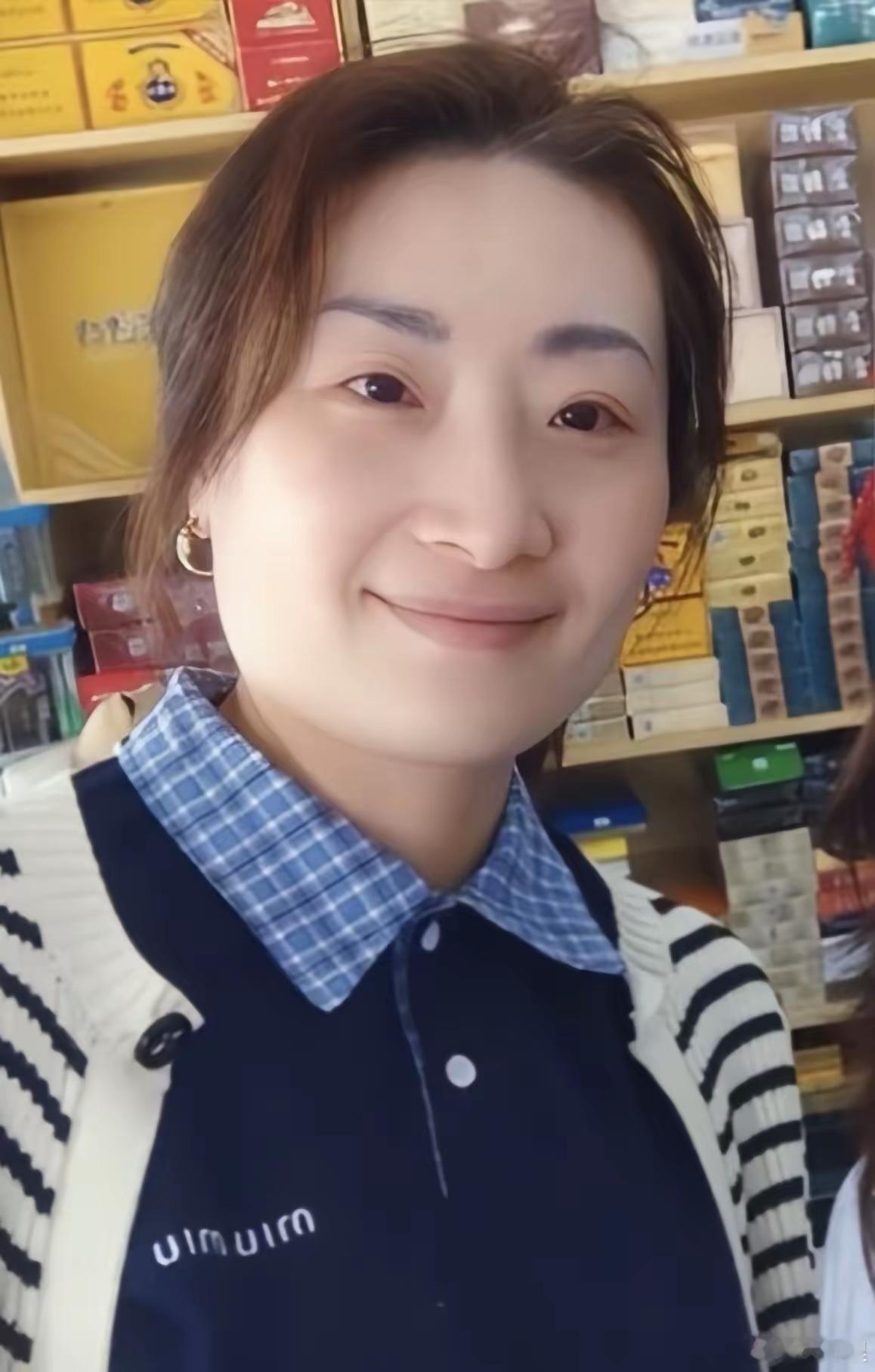 我问我媳妇，宗馥莉都43了，为啥还不结婚？我媳妇笑了笑说：不是因为她眼光高，也不