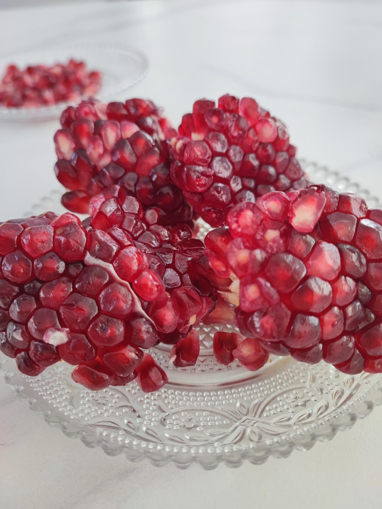 这病咋治！[黑线]
在大药房打点滴，
来了一个四十多岁的女的，
大夫问她哪难受，