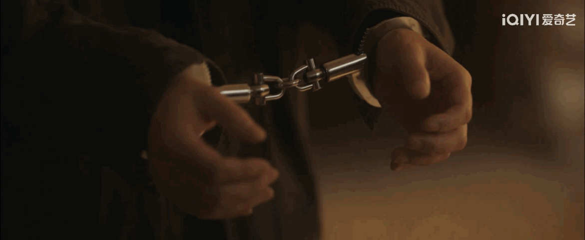 国产剧拍了刑警父亲亲手铐死儿子剧集深渊无间 谁看完这段能不堵得慌？辛吉然作为好警