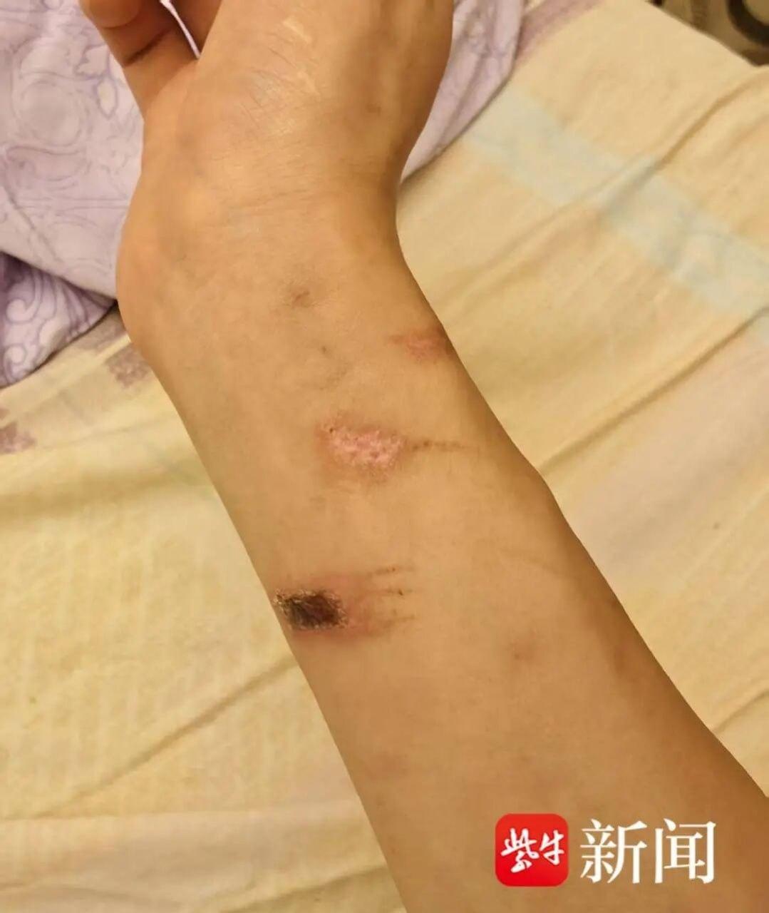 21岁，光天化日被绑走，关了8天。报警后才知道——绑他的人，是他妈花3万块请的。