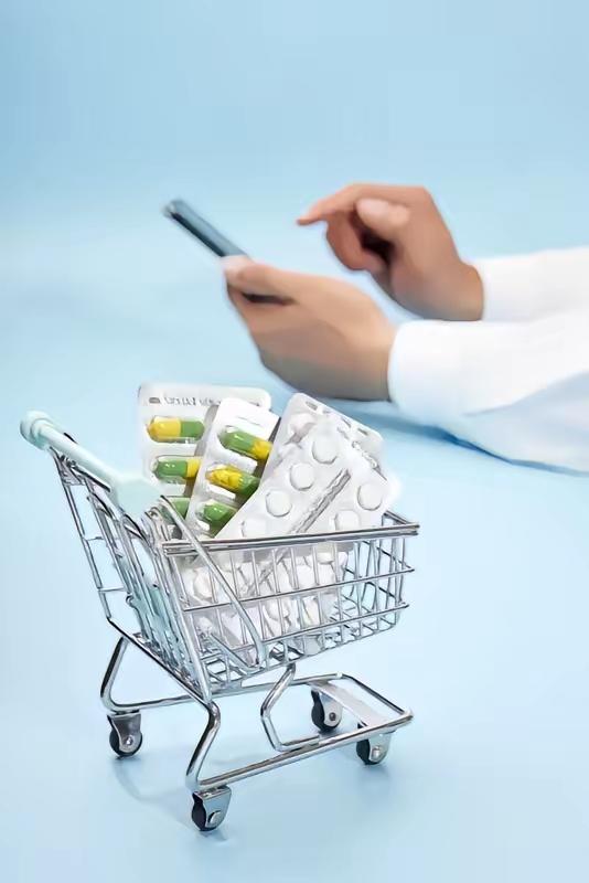 集采冲击下，实体药店为何接连遇冷倒闭
 
曾几何时，街头巷尾的药店随处可见，堪称