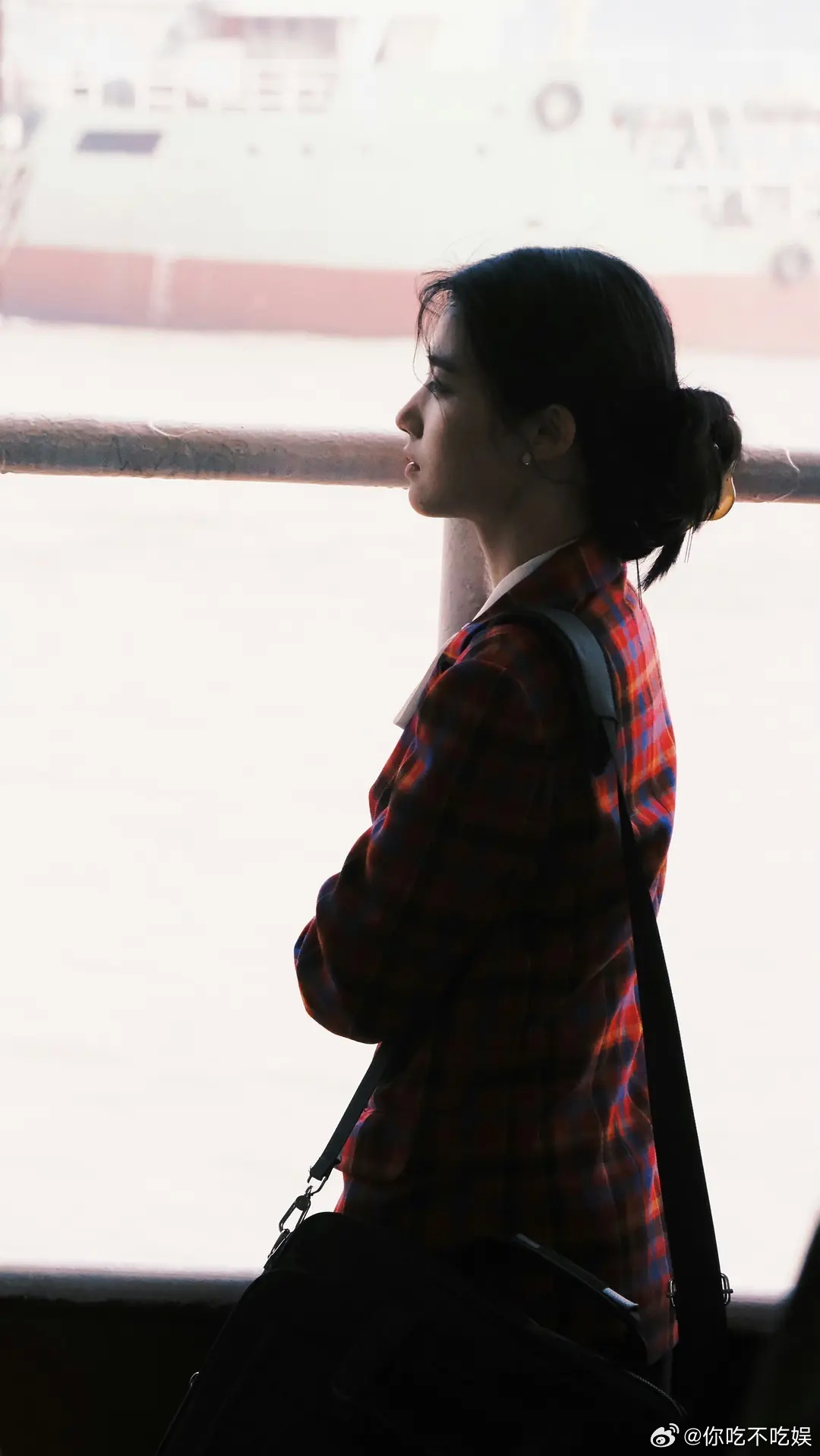 卢昱晓如果离开了滤镜和氛围感还能看吗？ ​​​