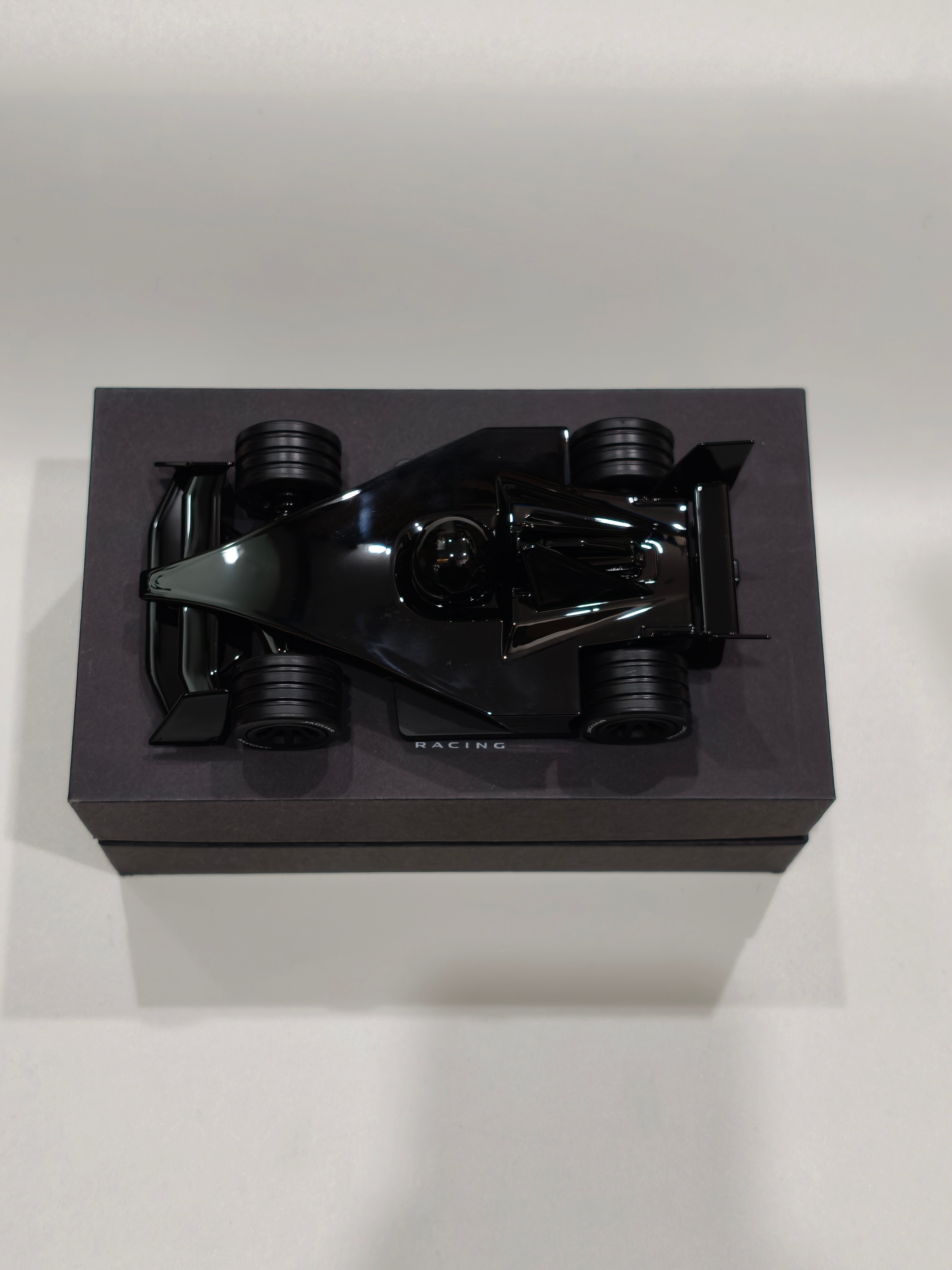 30天模型连送挑战 第142期今天【抽奖】送出的是：捷豹 FE 赛车模型 评论区