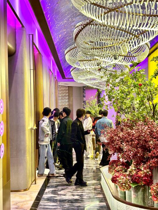 震惊！富婆姐妹竟带我来这里…