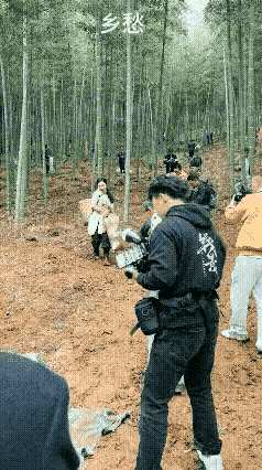 个人认为这是真的
您认为画面中的女子手提肩扛的画面真实吗？