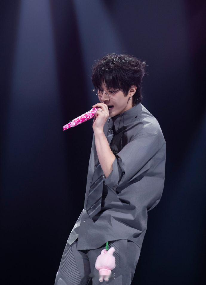 谁给早安出的词哈哈哈哈早安你别太好笑！随处可见的小节目真的给我笑得不行！早安：请