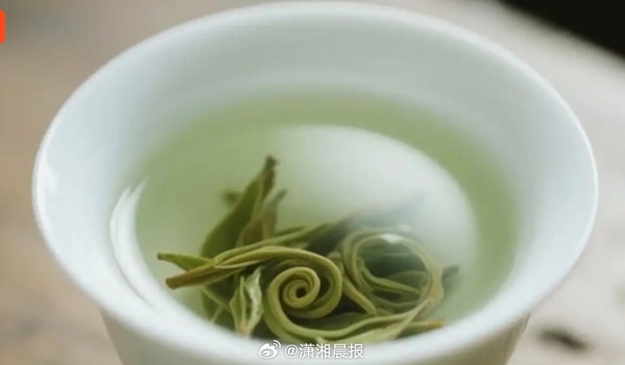 【#老人长期用茶服降脂药血脂失控#】重庆一位62岁老人因长期用茶水送服降脂药，复