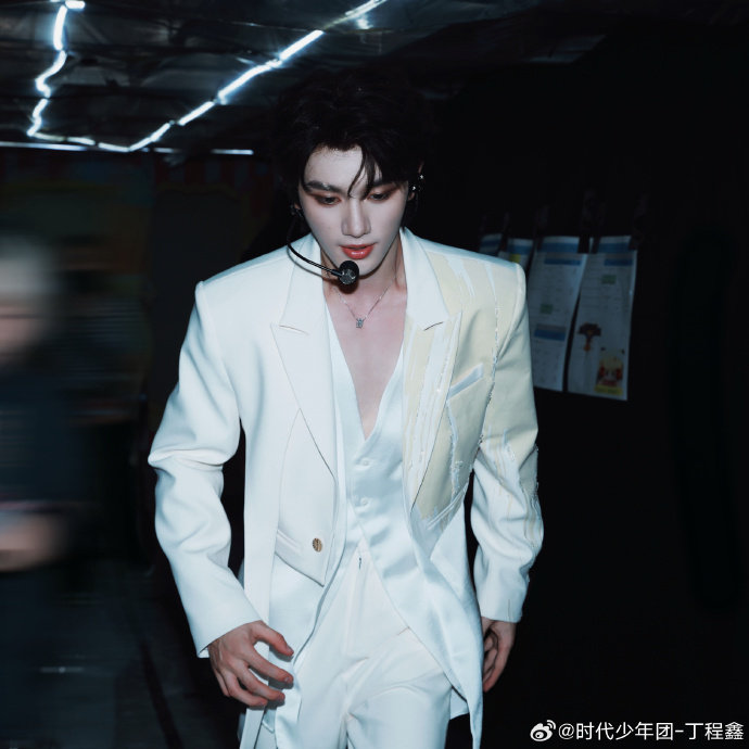 丁程鑫甜蜜暴击里演关晓彤弟弟 你好星期六 挖到了！丁程鑫甜蜜暴击里演关晓彤弟弟，