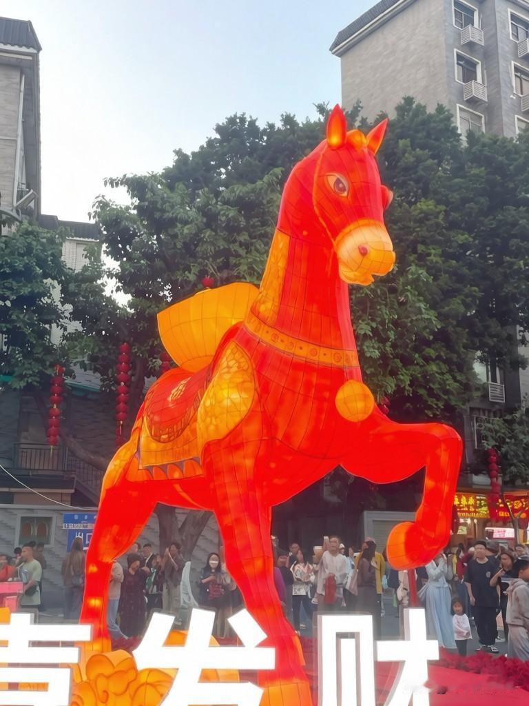 迎喜迎春迎富贵，诚邀下联

上联：迎喜迎春迎富贵
下联：接财接福接平安