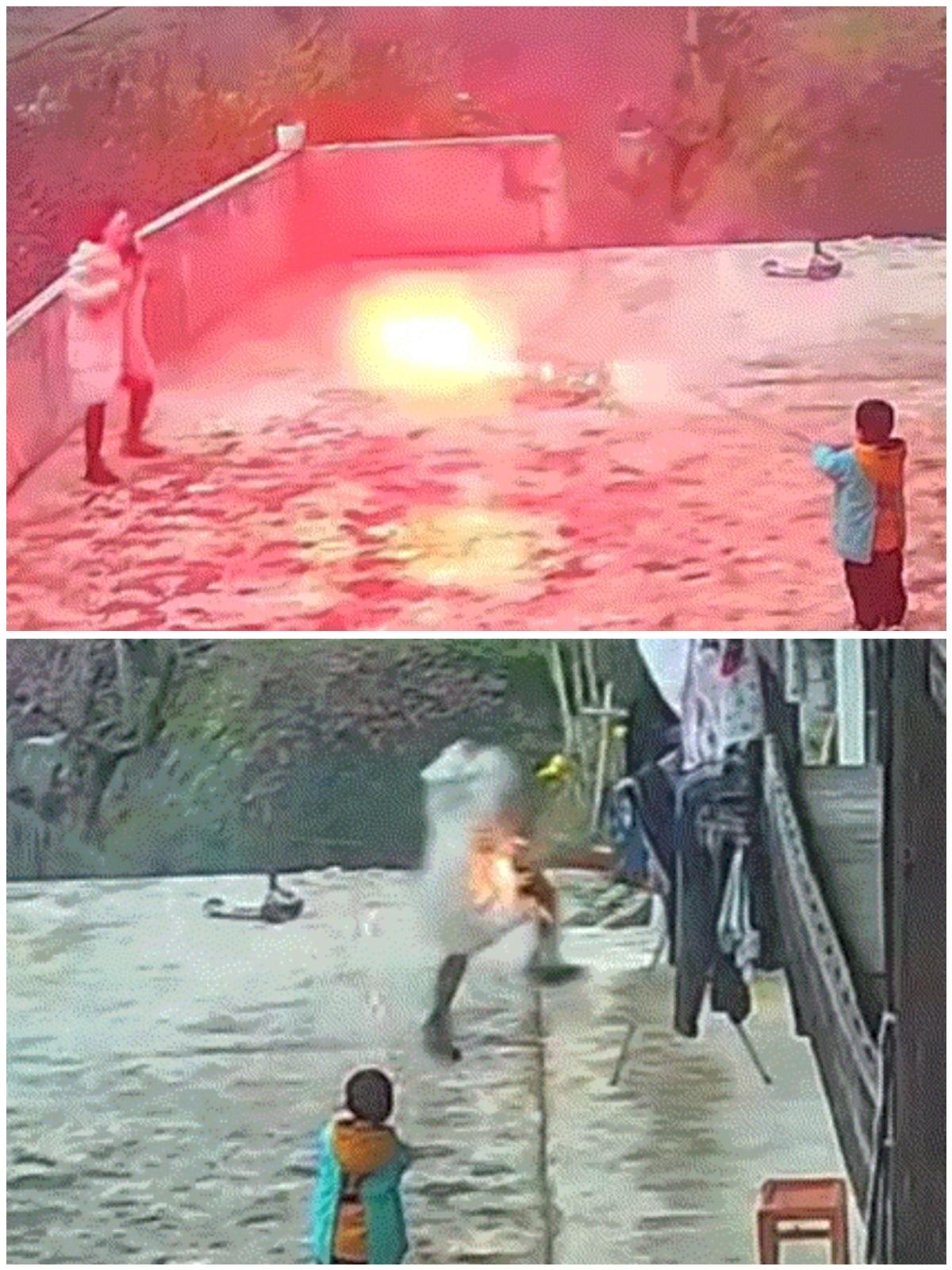 "玩笑，玩出了危险。"湖北恩施，一位妈妈给孩子点燃烟花，孩子接过来，直接对准妈妈