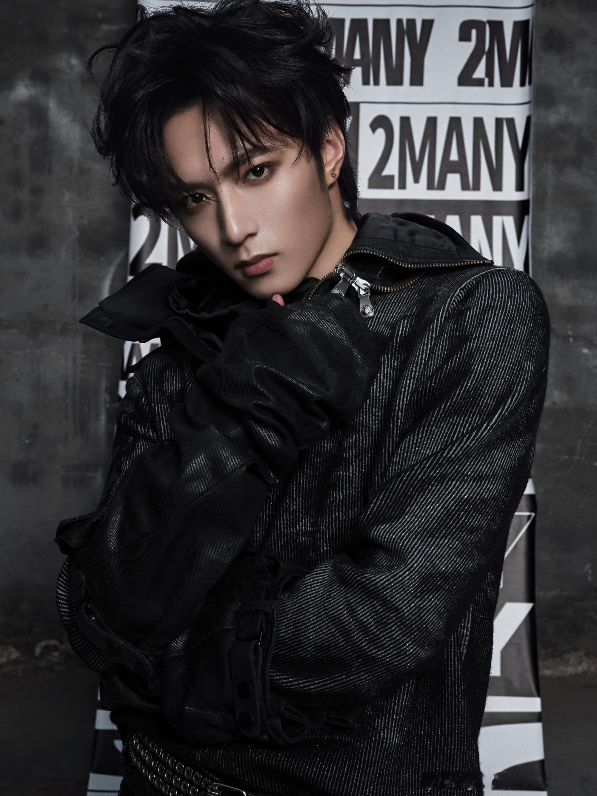 刘耀文鲤鱼王emoji刘耀文刚刚开始状态 刘耀文的新歌太用心了，定制鲤鱼王emo