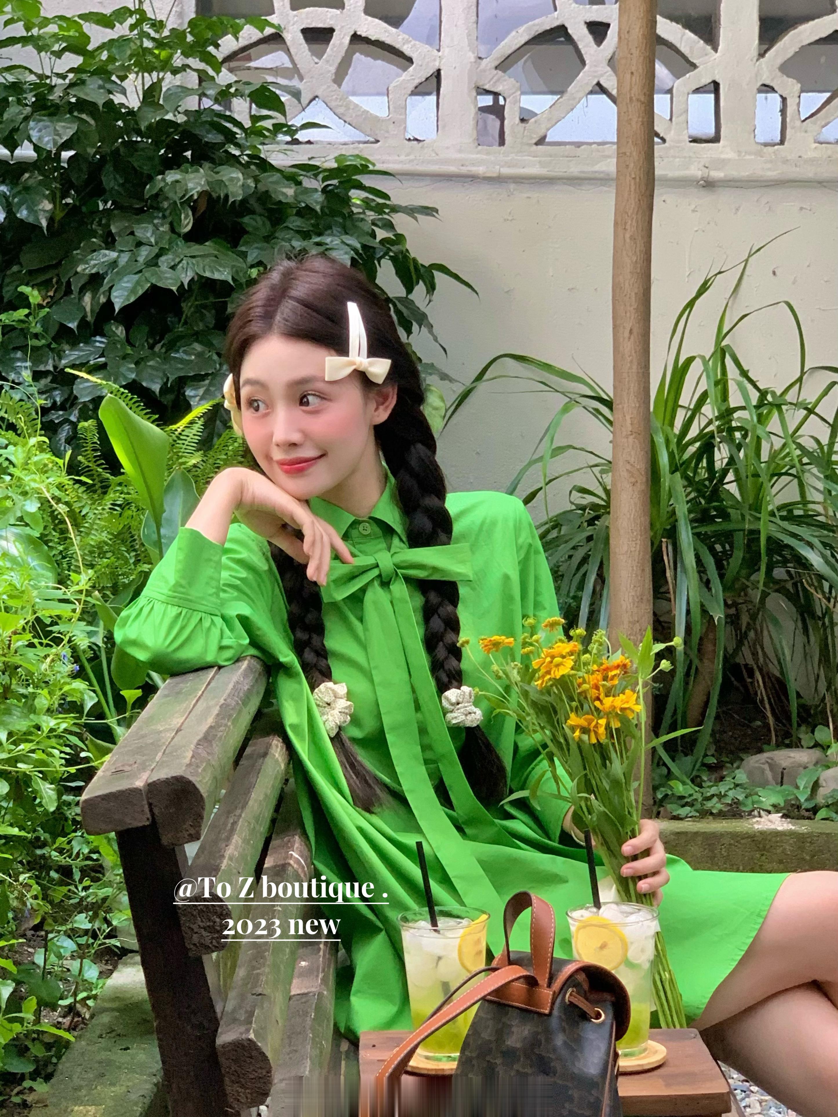 我要开始秋装透图咯～第一套 苹果绿系带衬衣裙🍏 ​​​