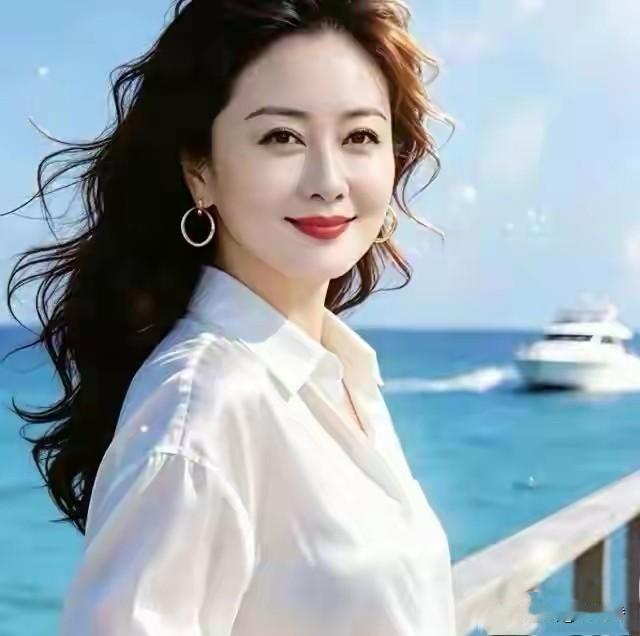 嘲讽是一种力量
却是一种消极的力量

它像冷风
吹灭人眼里的光
让人缩回壳里
不