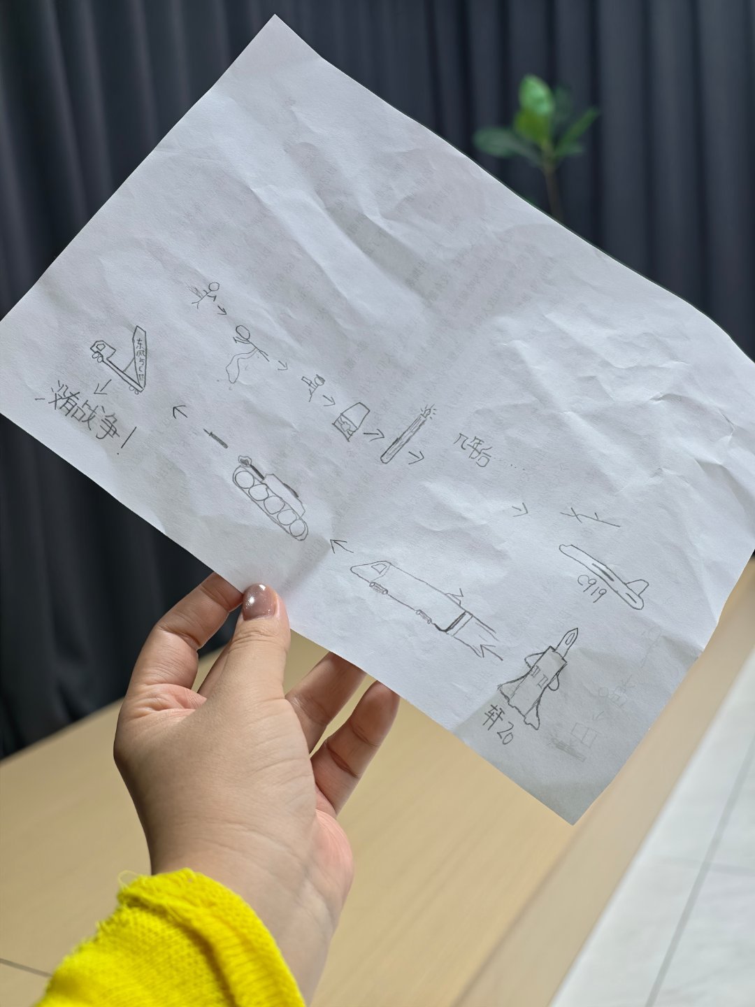 来来来，破案拉昂，猜一下是哪个小孩画的…