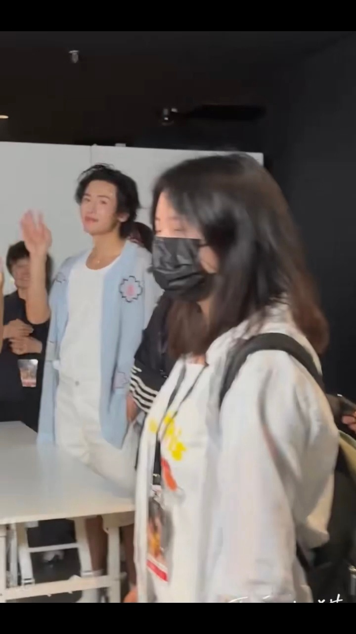 你见过最好的人是什么样的 走向他，像走向春天