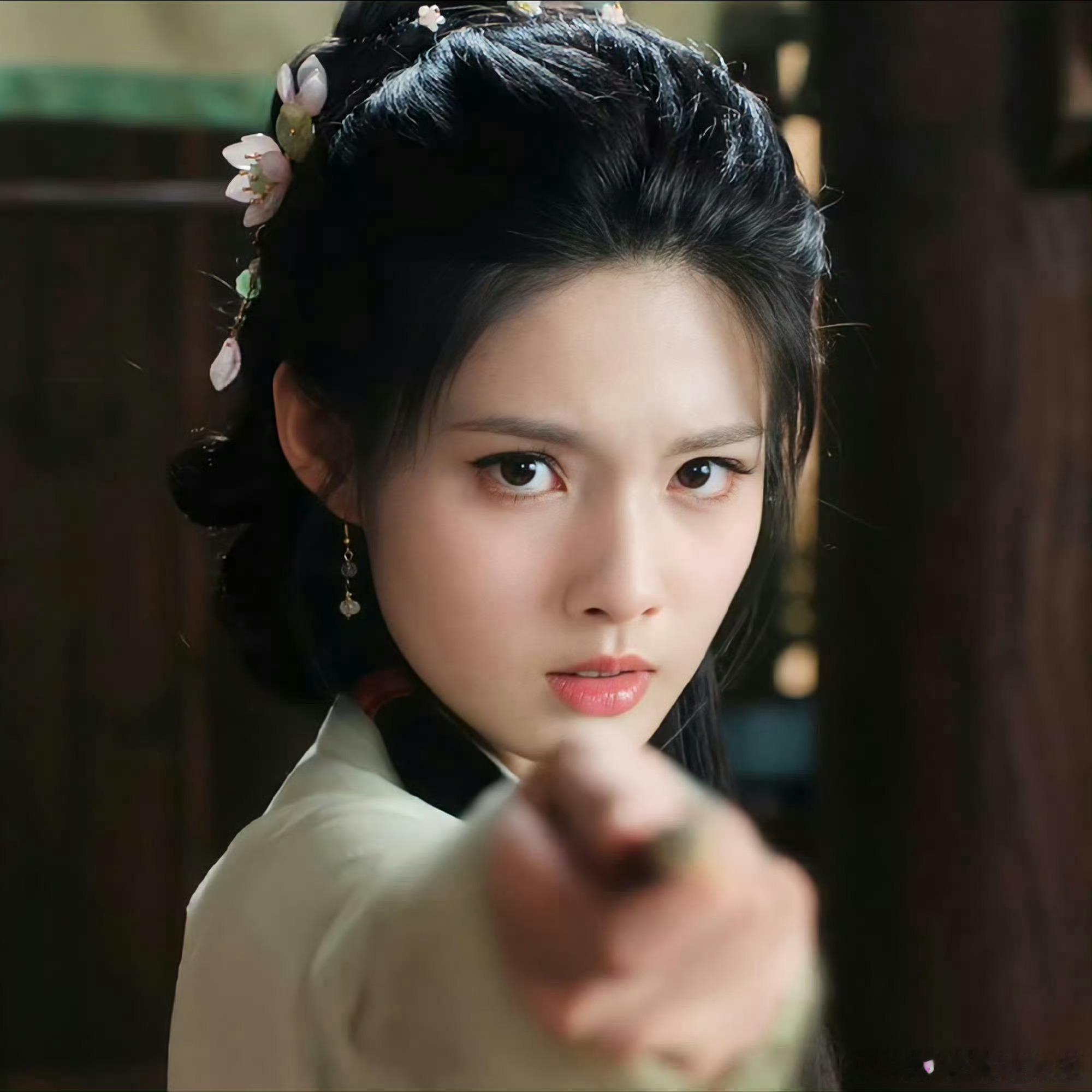 金莎艾米新剧强母无弱女金莎跳出甜美固有形象，塑造谋略满满的郡主母亲，悉心教导女儿