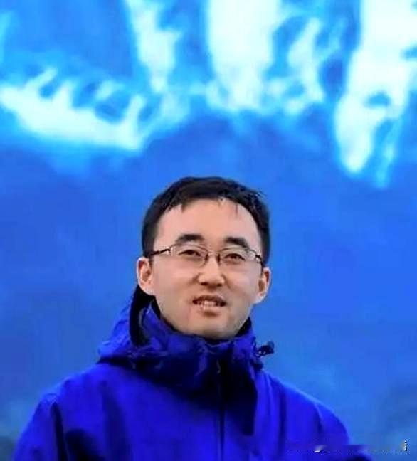 不作死就不会死！名校败类李睿的下场，真是大快人心。
 
堂堂清华毕业的李睿，嘴上