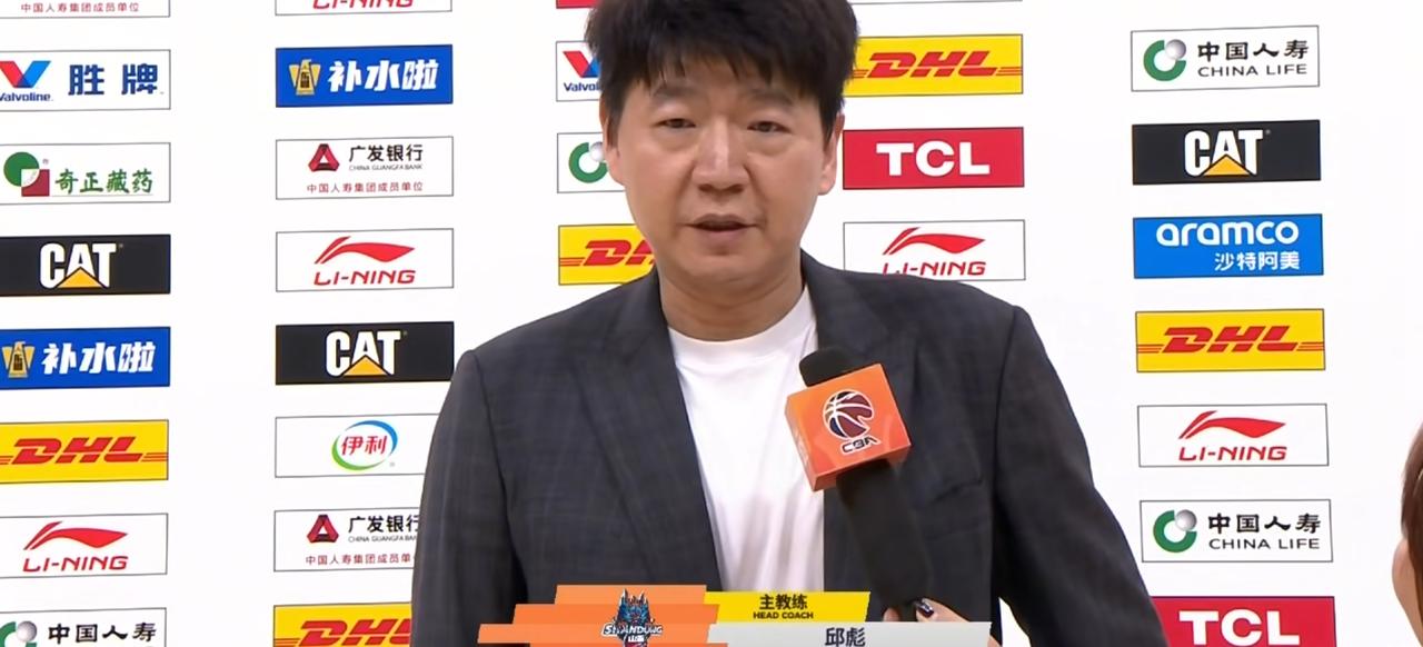 贺希宁缺赛，山东队取胜。
4月19日晚这场山东103：95深圳的比赛太精彩了！这