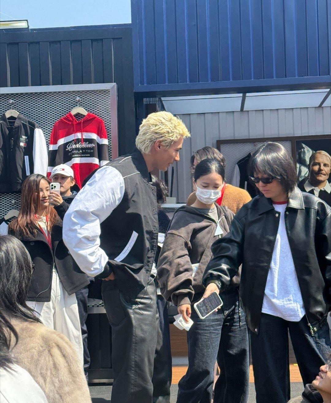 米卡与F1冠军的渊源这不就是梦想照进现实嘛！从小看赛车长大的男孩，现在能跟偶像站