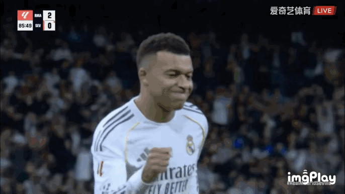 姆巴佩进球之后连做两次SIU的庆祝动作，他在向偶像C罗致敬，因为他的这粒进球打破