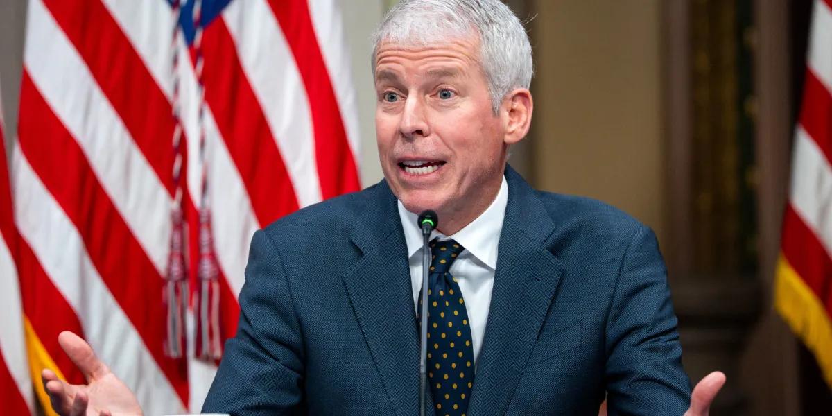 据福克斯新闻报道，美方能源部长克里斯·赖特近日抛出重磅内幕：在波斯湾海域剑拔弩张