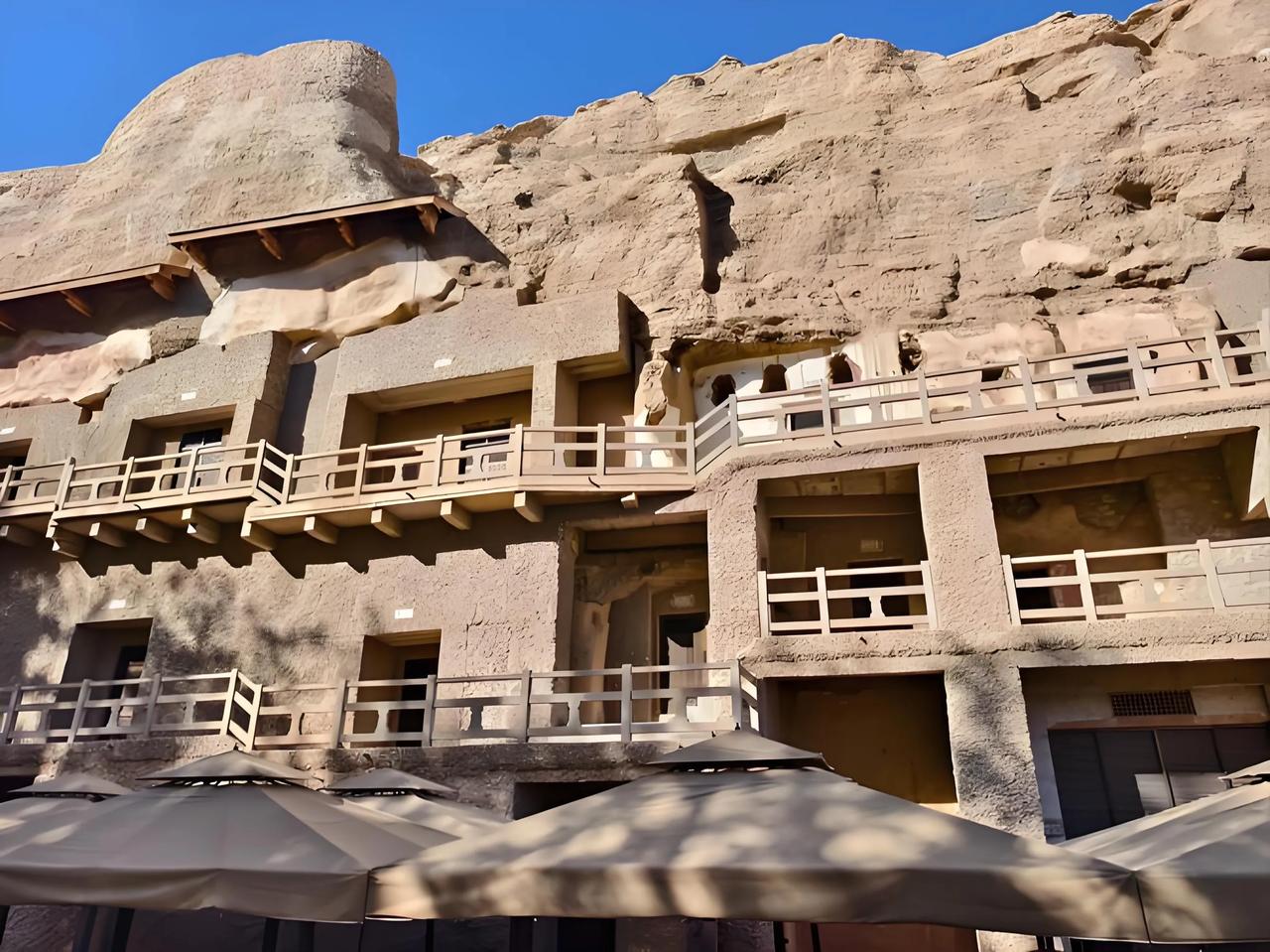 大家好，我是你的历史人物科普博主！今天带大家走进一段神秘而辉煌的历史——莫高窟的