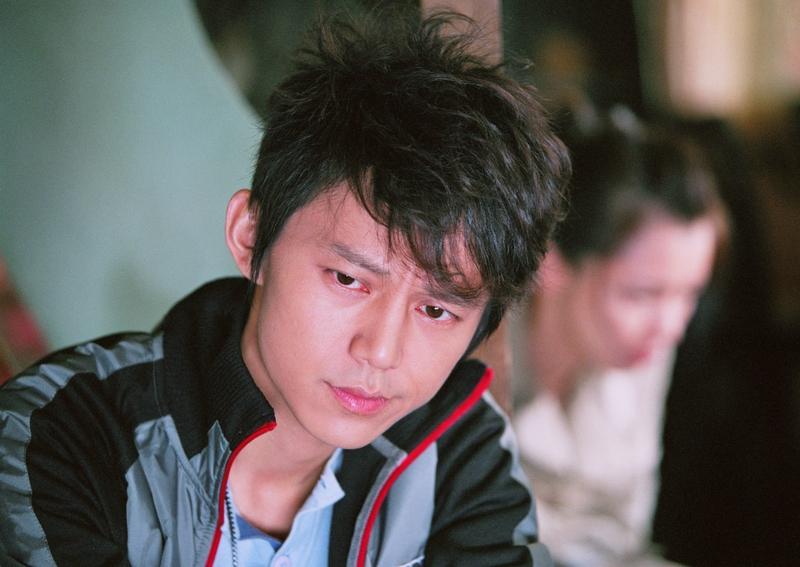 最近何炅回应了“衰老焦虑”传闻。这传闻源于2025年10月，他在节目里流露“如何