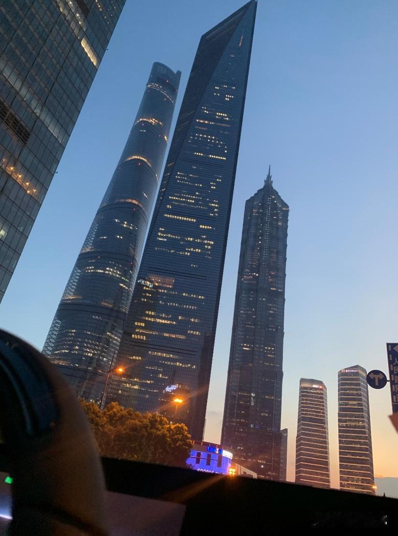 前几天打车，打到一辆初代小鹏P7。我随手发到网上，没想到几天之内，下面来了近百条