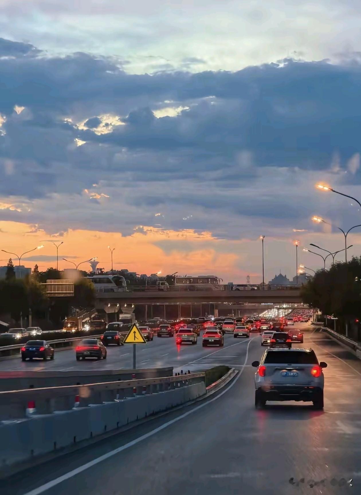 我的今日状态：😁轻松愉快
我这里的天气：☀️晴天

▻ 🎧´- 𝑀𝓊𝓈