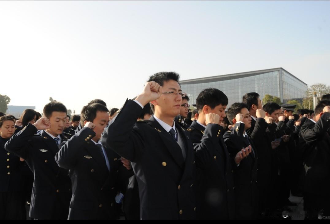 ‌请问：公务员入职需要签订劳动合同吗？

答案：公务员通常不需要签劳动合同，因为