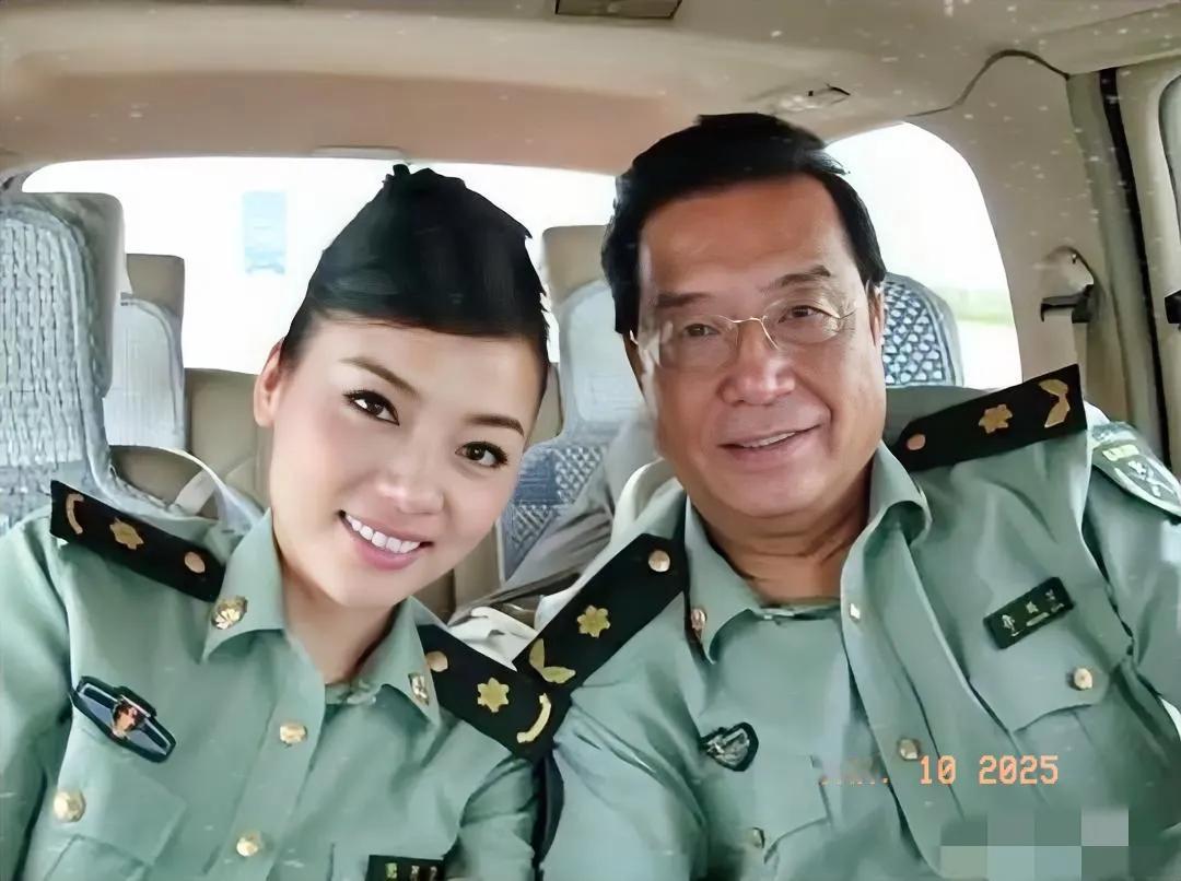 李双江教授和他的学生陈思思的合影。