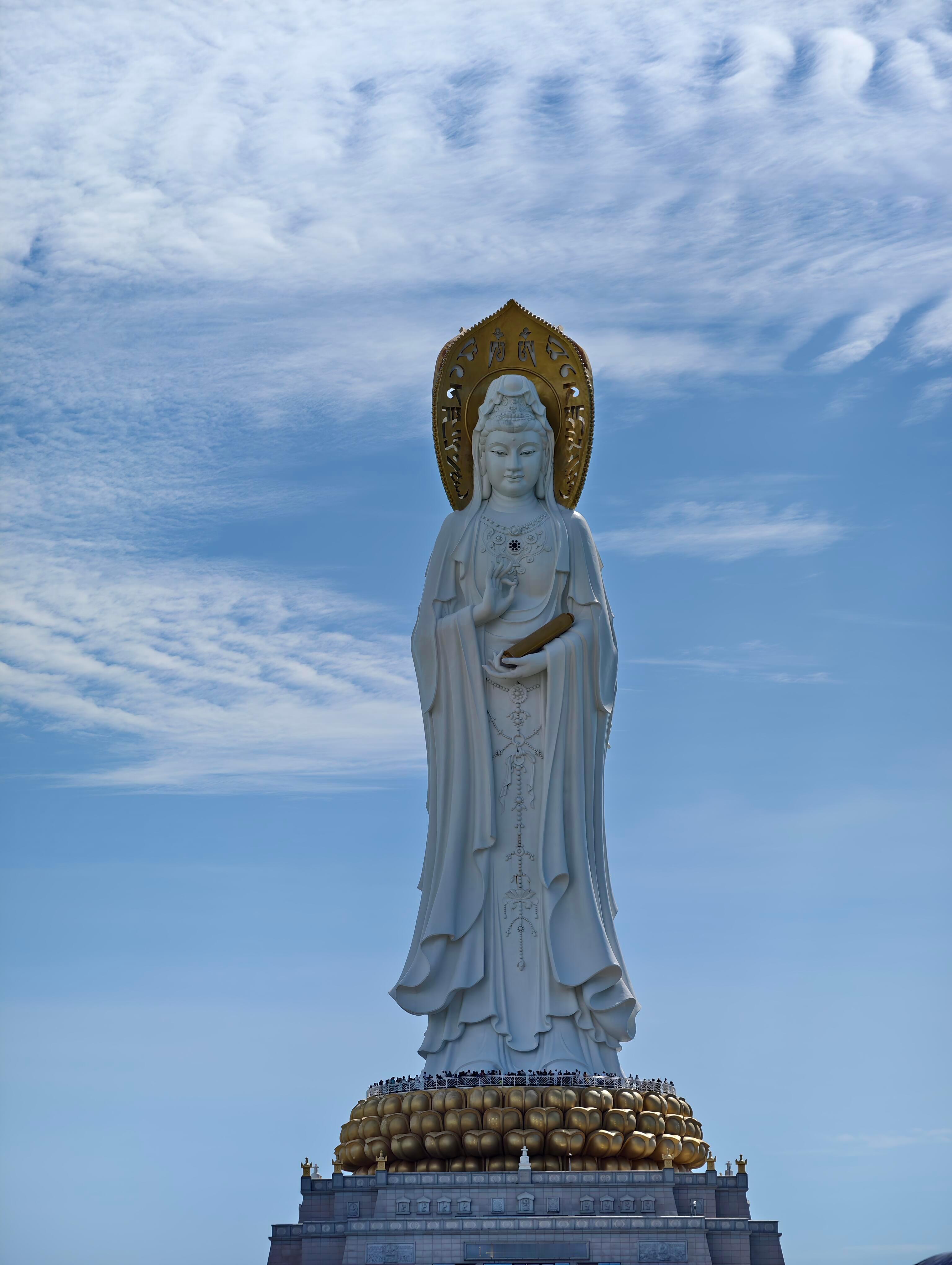三亚南山海上观音祝㊗大家万事顺遂，平安快乐，财富丰饶 